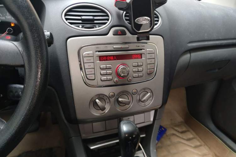 Used Ford Focus 2014 Hatchback Classic 1.8L Automatic Cool White Collector's Edition Audio And AC Panel