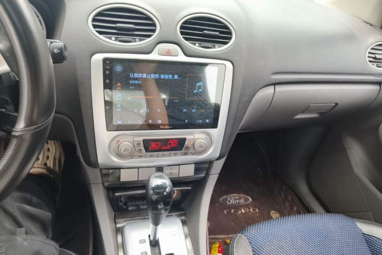 Used Ford Focus 2014 Hatchback Classic 1.8L Automatic Cool White Collector's Edition Audio And AC Panel