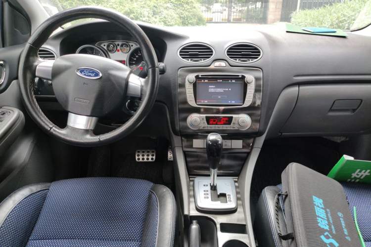 Used Ford Focus 2014 Hatchback Classic 1.8L Automatic Cool White Collector's Edition Audio And AC Panel