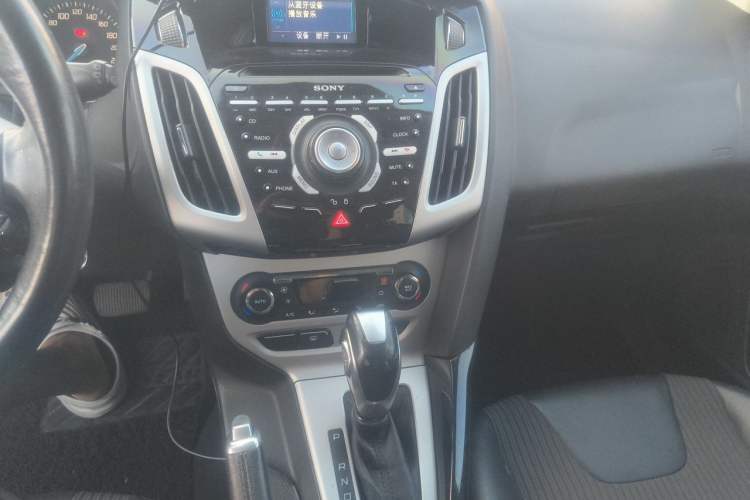 Used Ford Focus  Audio And AC Panel