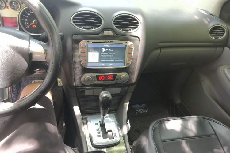 Used Ford Focus 2014 Hatchback Classic 1.8L Automatic Cool White Collector's Edition Audio And AC Panel