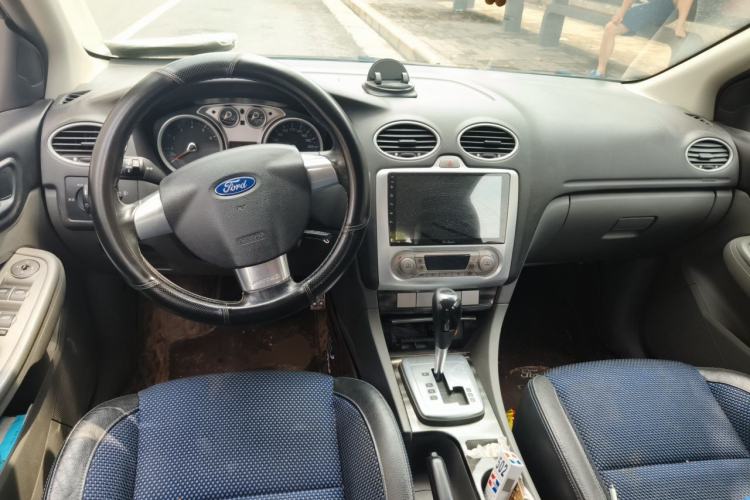 Used Ford Focus 2014 Hatchback Classic 1.8L Automatic Cool White Collector's Edition Center Console