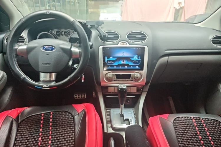 Used Ford Focus 2014 Hatchback Classic 1.8L Automatic Cool White Collector's Edition Center Console