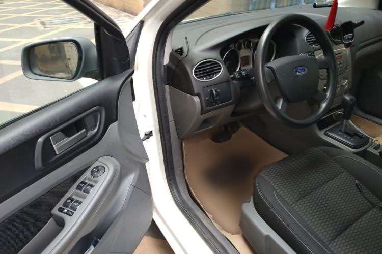 Used Ford Focus 2014 Hatchback Classic 1.8L Automatic Cool White Collector's Edition Driver Seat