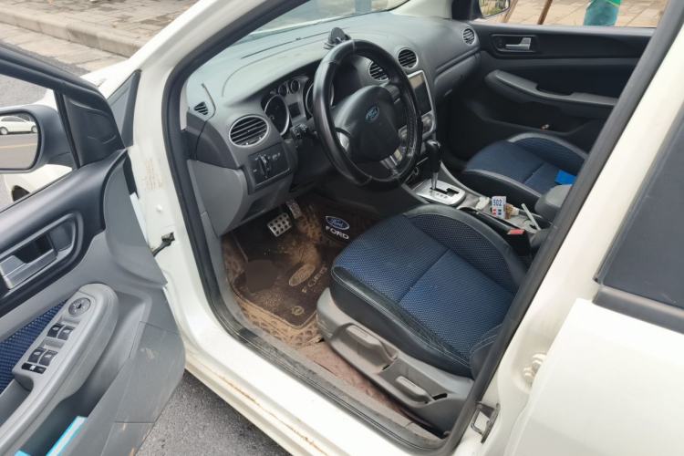 Used Ford Focus 2014 Hatchback Classic 1.8L Automatic Cool White Collector's Edition Driver Seat