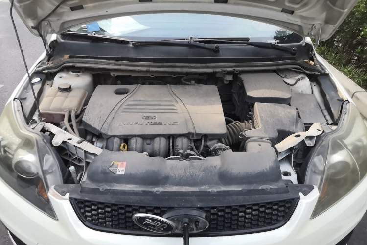 Used Ford Focus 2014 Hatchback Classic 1.8L Manual in Cool White Collector's Edition Engine Bay
