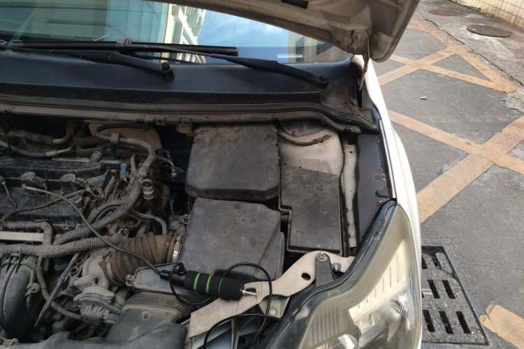 Used Ford Focus 2014 Hatchback Classic 1.8L Automatic Cool White Collector's Edition Engine Bay Left