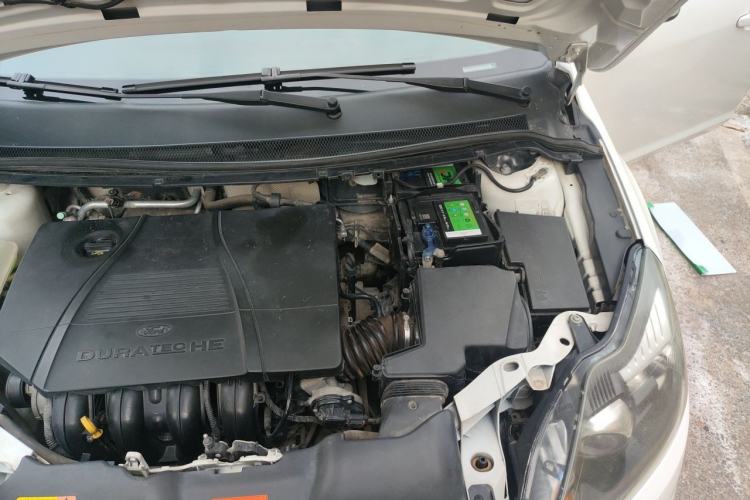 Used Ford Focus 2014 Hatchback Classic 1.8L Automatic Cool White Collector's Edition Engine Bay Left