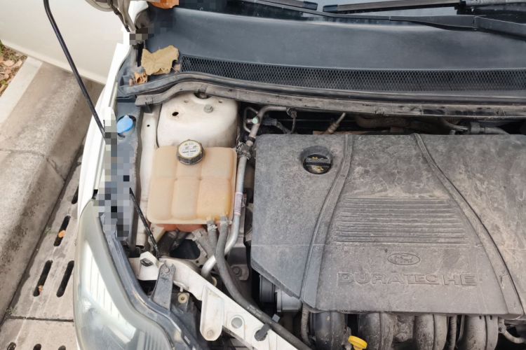 Used Ford Focus 2014 Hatchback Classic 1.8L Automatic Cool White Collector's Edition Engine Bay Right