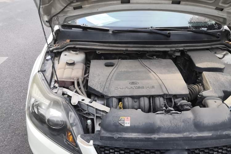 Used Ford Focus 2014 Hatchback Classic 1.8L Manual in Cool White Collector's Edition Engine Bay Right
