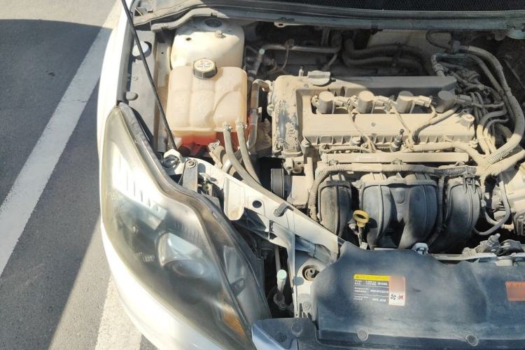 Used Ford Focus 2014 Hatchback Classic 1.8L Automatic Cool White Collector's Edition Engine Bay Right