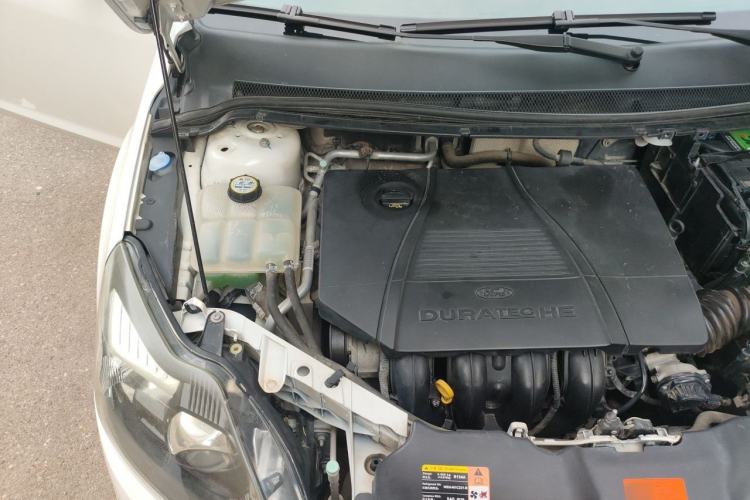 Used Ford Focus 2014 Hatchback Classic 1.8L Automatic Cool White Collector's Edition Engine Bay Right