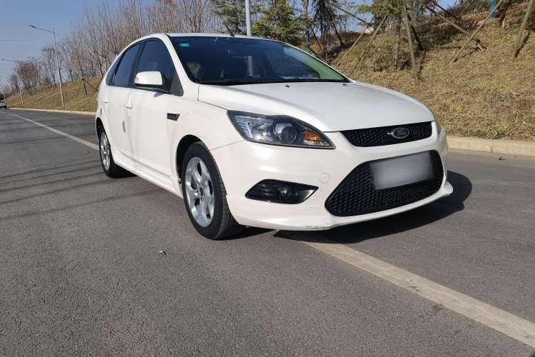 Used Ford Focus 2014 Hatchback Classic 1.8L Automatic Cool White Collector's Edition Exterior 3