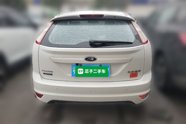 Used Ford Focus 2014 Hatchback Classic 1.8L Automatic Cool White Collector's Edition Exterior 4