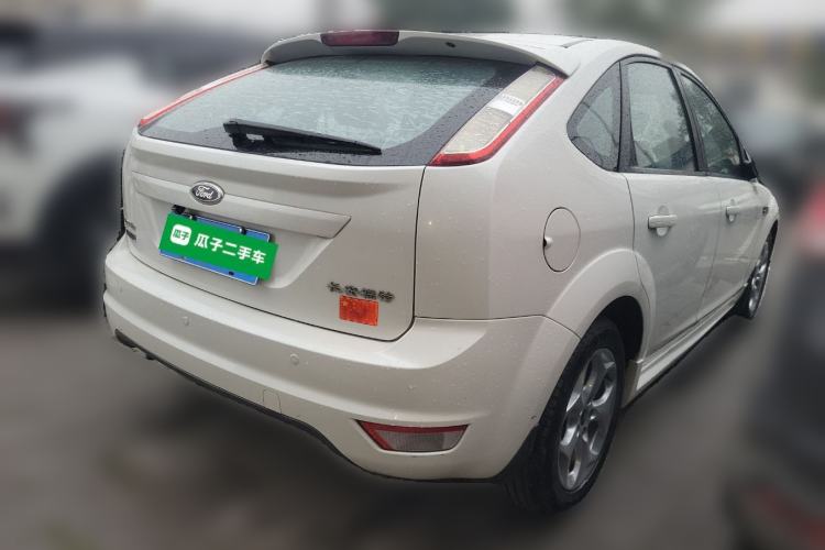Used Ford Focus 2014 Hatchback Classic 1.8L Automatic Cool White Collector's Edition Exterior 5
