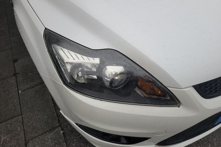 Used Ford Focus 2014 Hatchback Classic 1.8L Automatic Cool White Collector's Edition Exterior 6