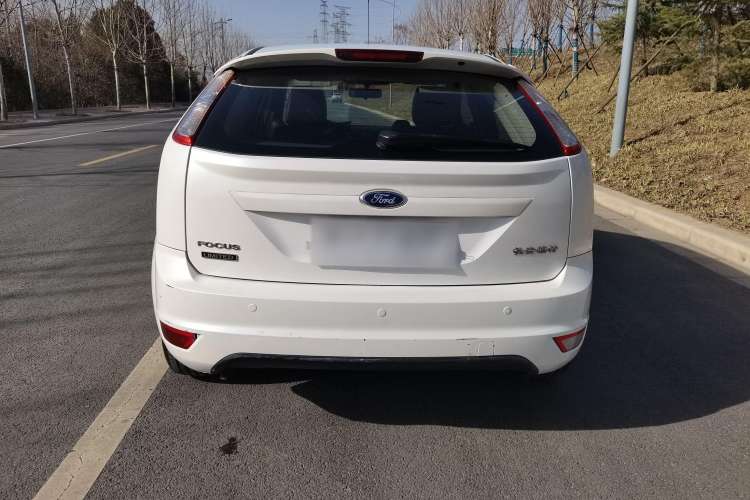 Used Ford Focus 2014 Hatchback Classic 1.8L Automatic Cool White Collector's Edition Exterior 6