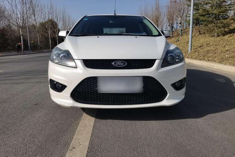 Used Ford Focus 2014 Hatchback Classic 1.8L Automatic Cool White Collector's Edition Exterior 8