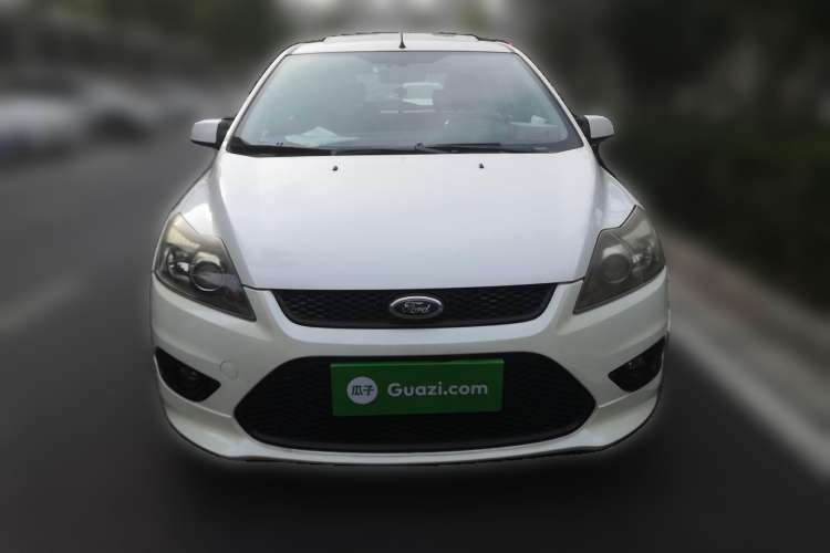 Used Ford Focus 2014 Hatchback Classic 1.8L Manual in Cool White Collector's Edition Front