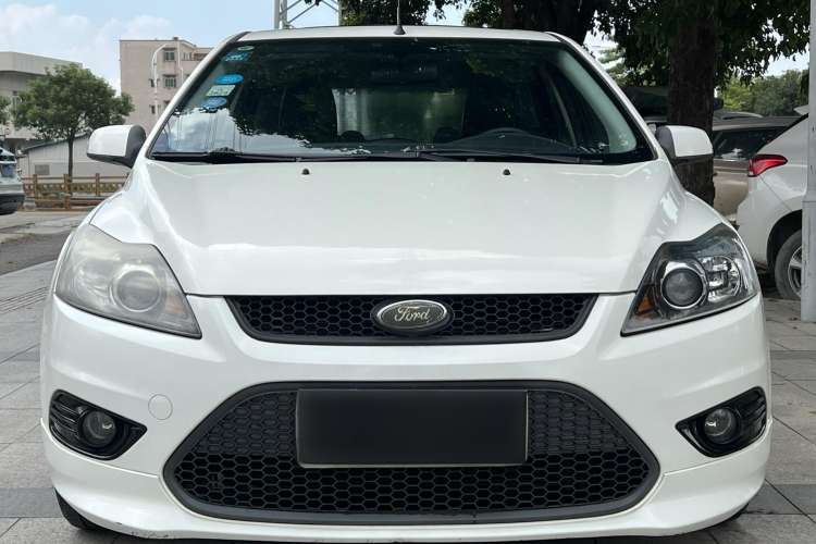 Used Ford Focus 2014 Hatchback Classic 1.8L Automatic Cool White Collector's Edition Front