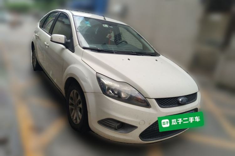 Used Ford Focus 2014 Hatchback Classic 1.8L Automatic Cool White Collector's Edition Front Right 45 Deg
