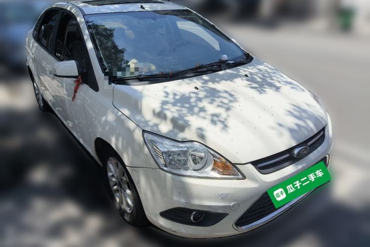 Used Ford Focus 2014 Hatchback Classic 1.8L Automatic Cool White Collector's Edition Front Right 45 Deg