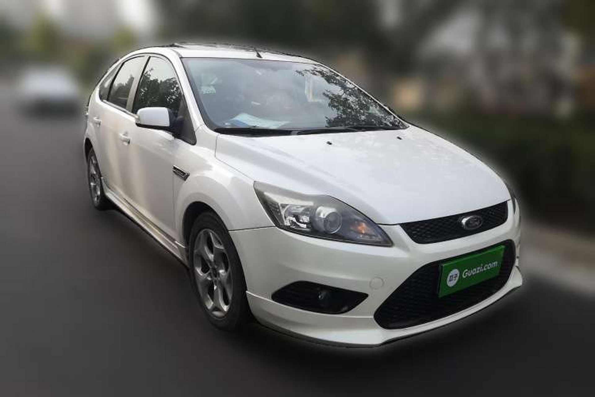 Used Ford Focus 2014 Hatchback Classic 1.8L Manual in Cool White Collector's Edition Front Right 45 Deg