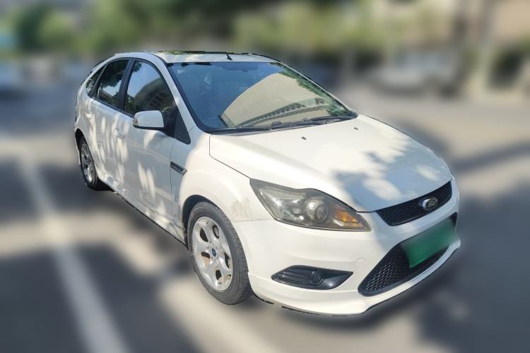 Used Ford Focus 2014 Hatchback Classic 1.8L Automatic Cool White Collector's Edition Front Right 45 Deg