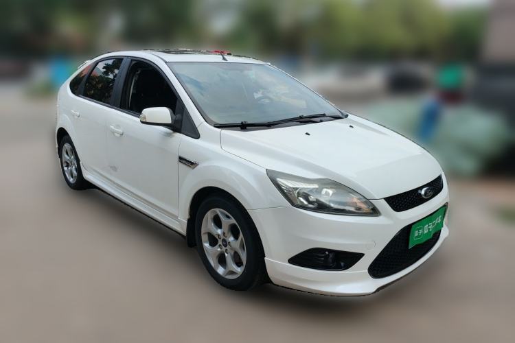 Used Ford Focus 2014 Hatchback Classic 1.8L Automatic Cool White Collector's Edition Front Right 45 Deg