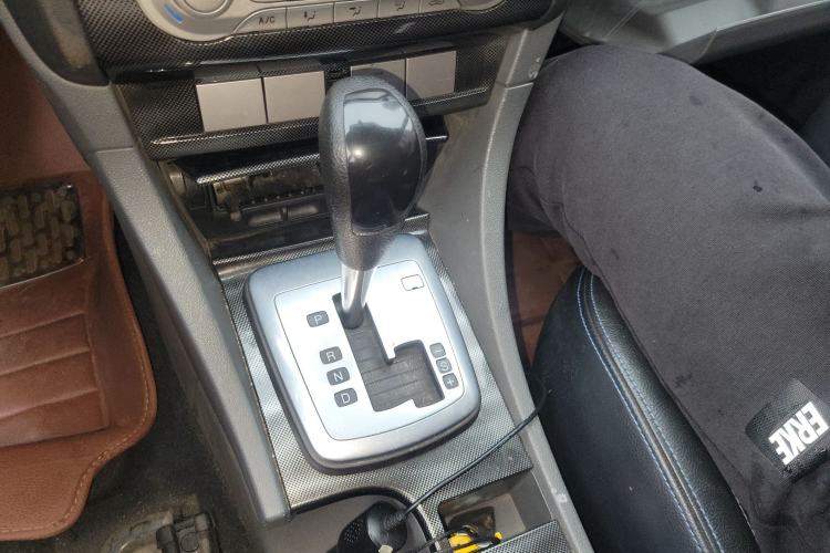 Used Ford Focus 2014 Hatchback Classic 1.8L Automatic Cool White Collector's Edition Gear Lever