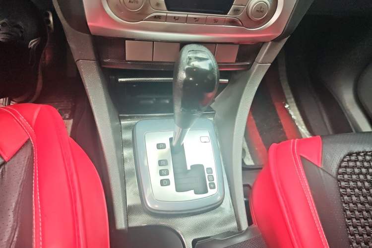 Used Ford Focus 2014 Hatchback Classic 1.8L Automatic Cool White Collector's Edition Gear Lever