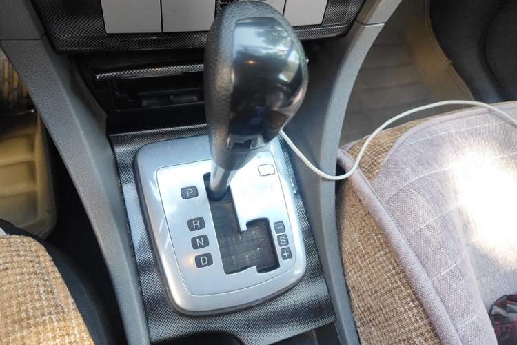 Used Ford Focus 2014 Hatchback Classic 1.8L Automatic Cool White Collector's Edition Gear Lever