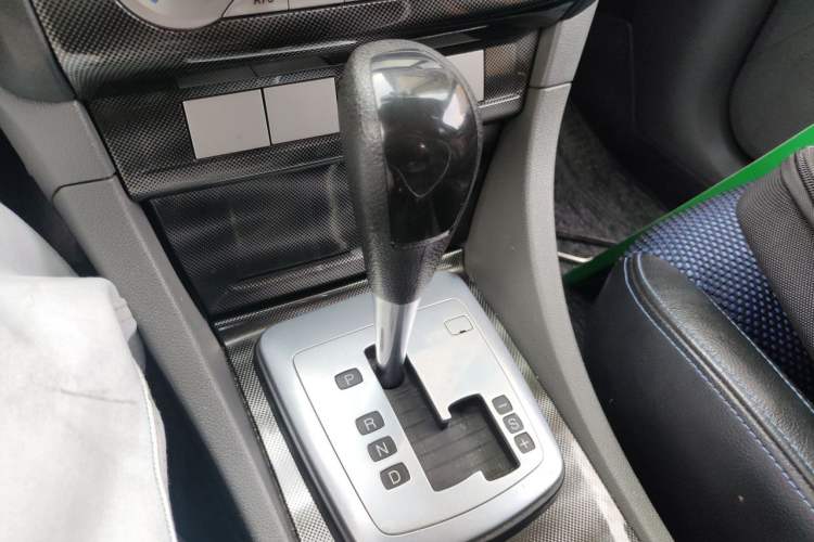 Used Ford Focus 2014 Hatchback Classic 1.8L Automatic Cool White Collector's Edition Gear Lever