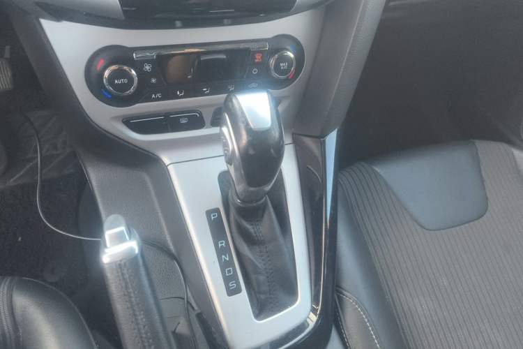 Used Ford Focus  Gear Lever