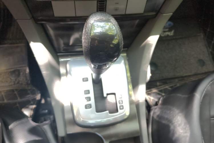 Used Ford Focus 2014 Hatchback Classic 1.8L Automatic Cool White Collector's Edition Gear Lever