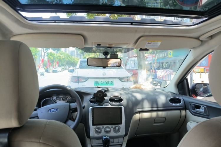 Used Ford Focus 2014 Hatchback Classic 1.8L Automatic Cool White Collector's Edition Headliner