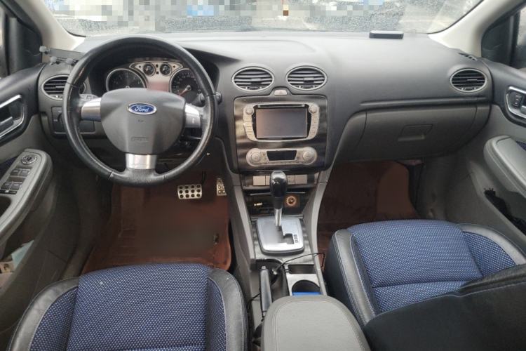 Used Ford Focus 2014 Hatchback Classic 1.8L Automatic Cool White Collector's Edition Interior 2