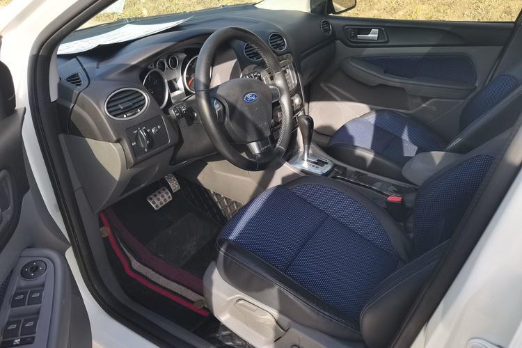 Used Ford Focus 2014 Hatchback Classic 1.8L Automatic Cool White Collector's Edition Interior 2