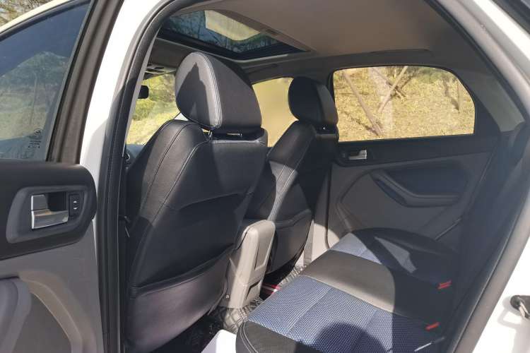 Used Ford Focus 2014 Hatchback Classic 1.8L Automatic Cool White Collector's Edition Interior 3
