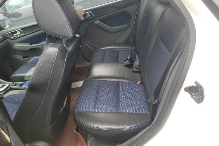 Used Ford Focus 2014 Hatchback Classic 1.8L Automatic Cool White Collector's Edition Interior 4