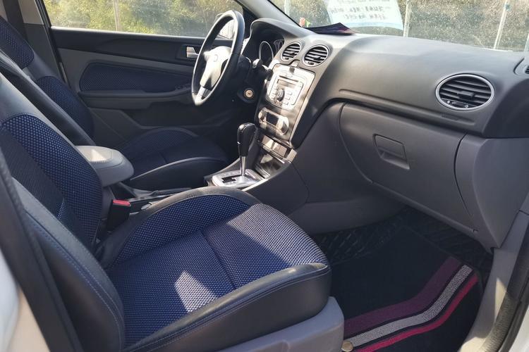 Used Ford Focus 2014 Hatchback Classic 1.8L Automatic Cool White Collector's Edition Interior 4