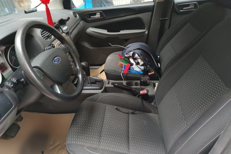 Used Ford Focus 2014 Hatchback Classic 1.8L Automatic Cool White Collector's Edition Left Front Seat