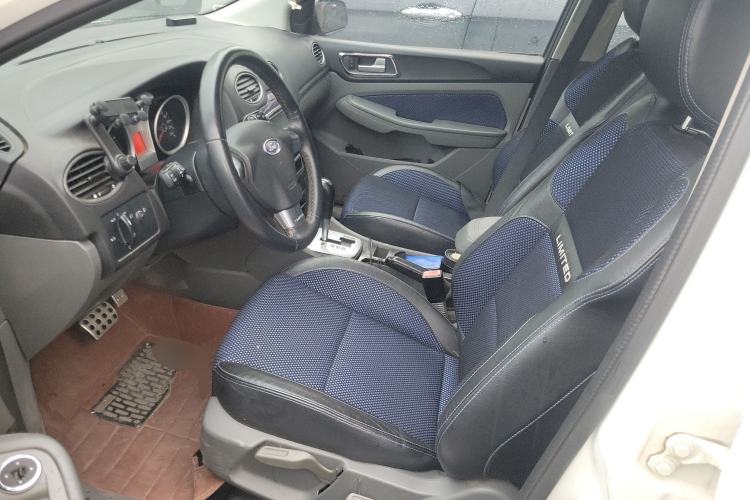 Used Ford Focus 2014 Hatchback Classic 1.8L Automatic Cool White Collector's Edition Left Front Seat