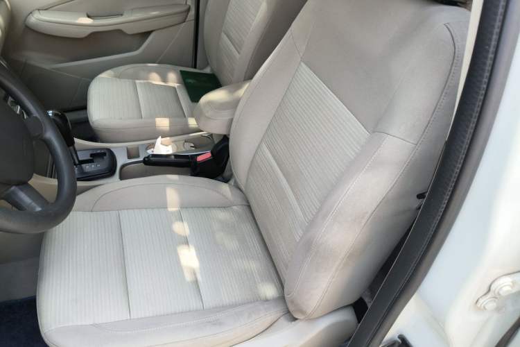 Used Ford Focus 2014 Hatchback Classic 1.8L Automatic Cool White Collector's Edition Left Front Seat