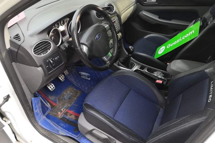 Used Ford Focus 2014 Hatchback Classic 1.8L Manual in Cool White Collector's Edition Left Front Seat