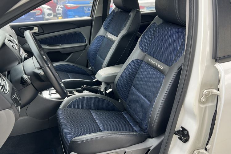 Used Ford Focus 2014 Hatchback Classic 1.8L Automatic Cool White Collector's Edition Left Front Seat