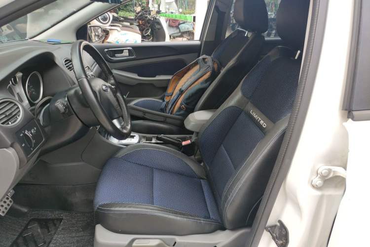 Used Ford Focus 2014 Hatchback Classic 1.8L Automatic Cool White Collector's Edition Left Front Seat