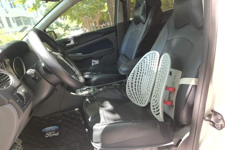 Used Ford Focus 2014 Hatchback Classic 1.8L Automatic Cool White Collector's Edition Left Front Seat