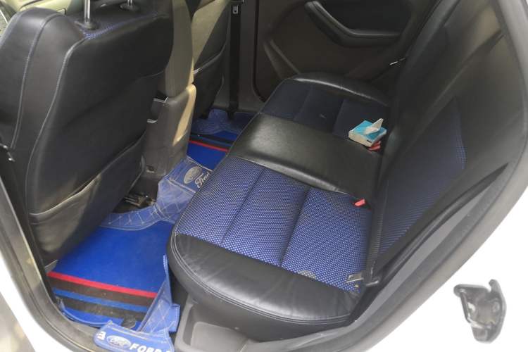 Used Ford Focus 2014 Hatchback Classic 1.8L Manual in Cool White Collector's Edition Left Rear Seat
