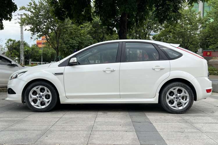 Used Ford Focus 2014 Hatchback Classic 1.8L Automatic Cool White Collector's Edition Left Side